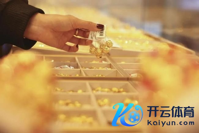 海外金价出现大幅跳水 金价波动引热议